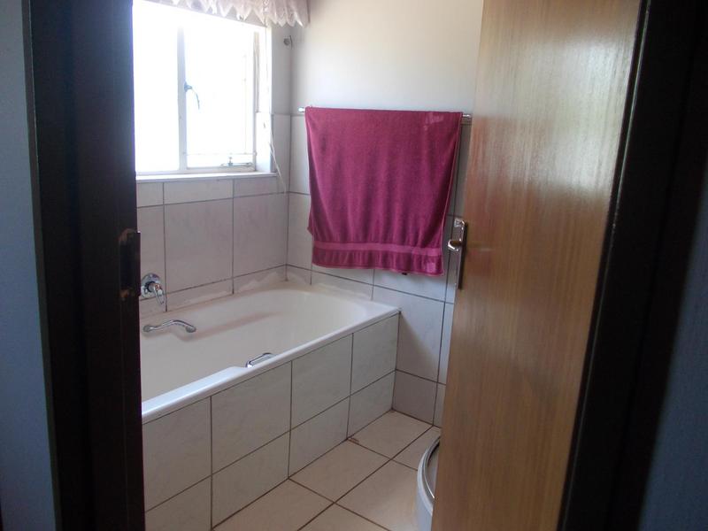 4 Bedroom Property for Sale in Langenhovenpark Free State